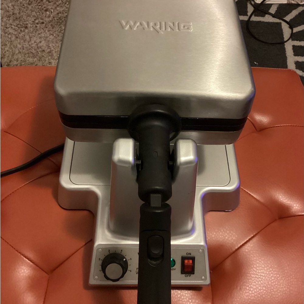 WARING PRO Waffle Maker WMS200 Professional Thick Belgian Square 4 Slice